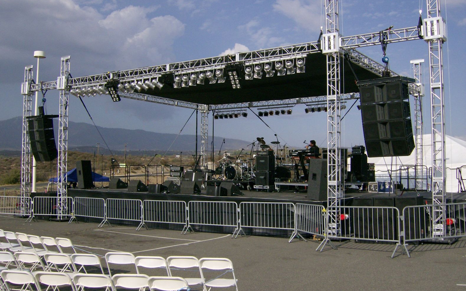 Tác dụng bộ âm thanh sân khấu ngoài trời?