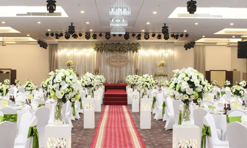 Vì sao cần hệ thống âm thanh chuyên nghiệp cho nhà hàng, tiệc cưới?